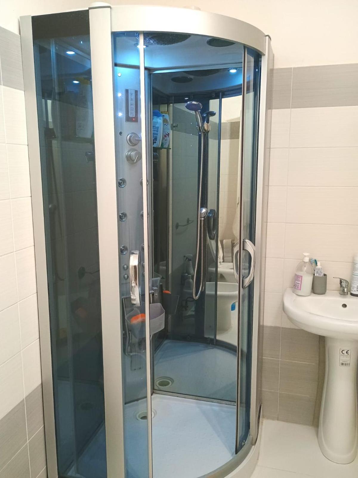 Stanza In Alloggio Ai Quartierispagnoli Homestay Naples