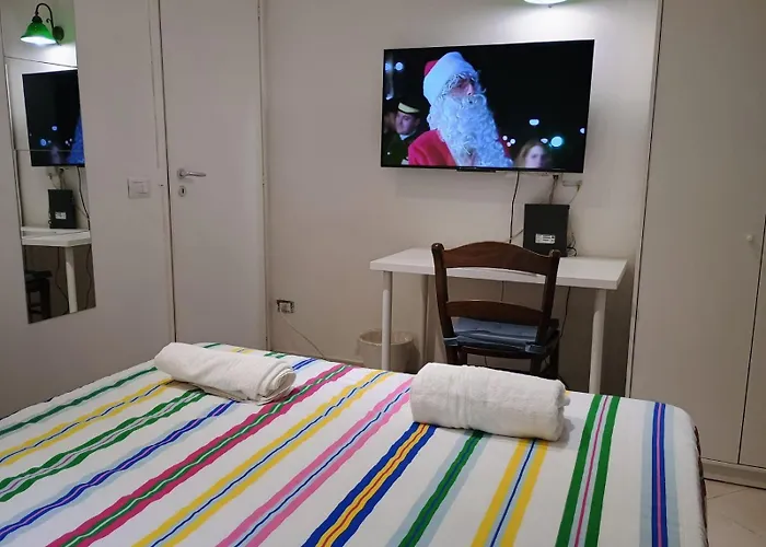 Stanza In Alloggio Ai Quartierispagnoli